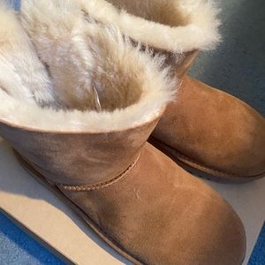 Women Ugg mini Bailey bow